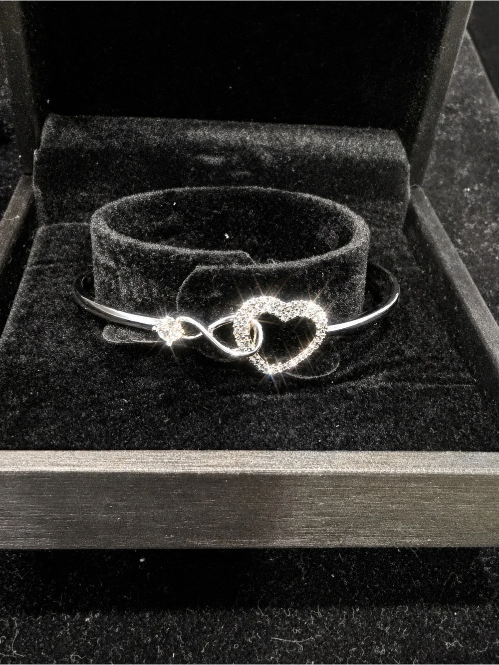 Silvertone Heart Infinity Bracelet, NIB, NWOT